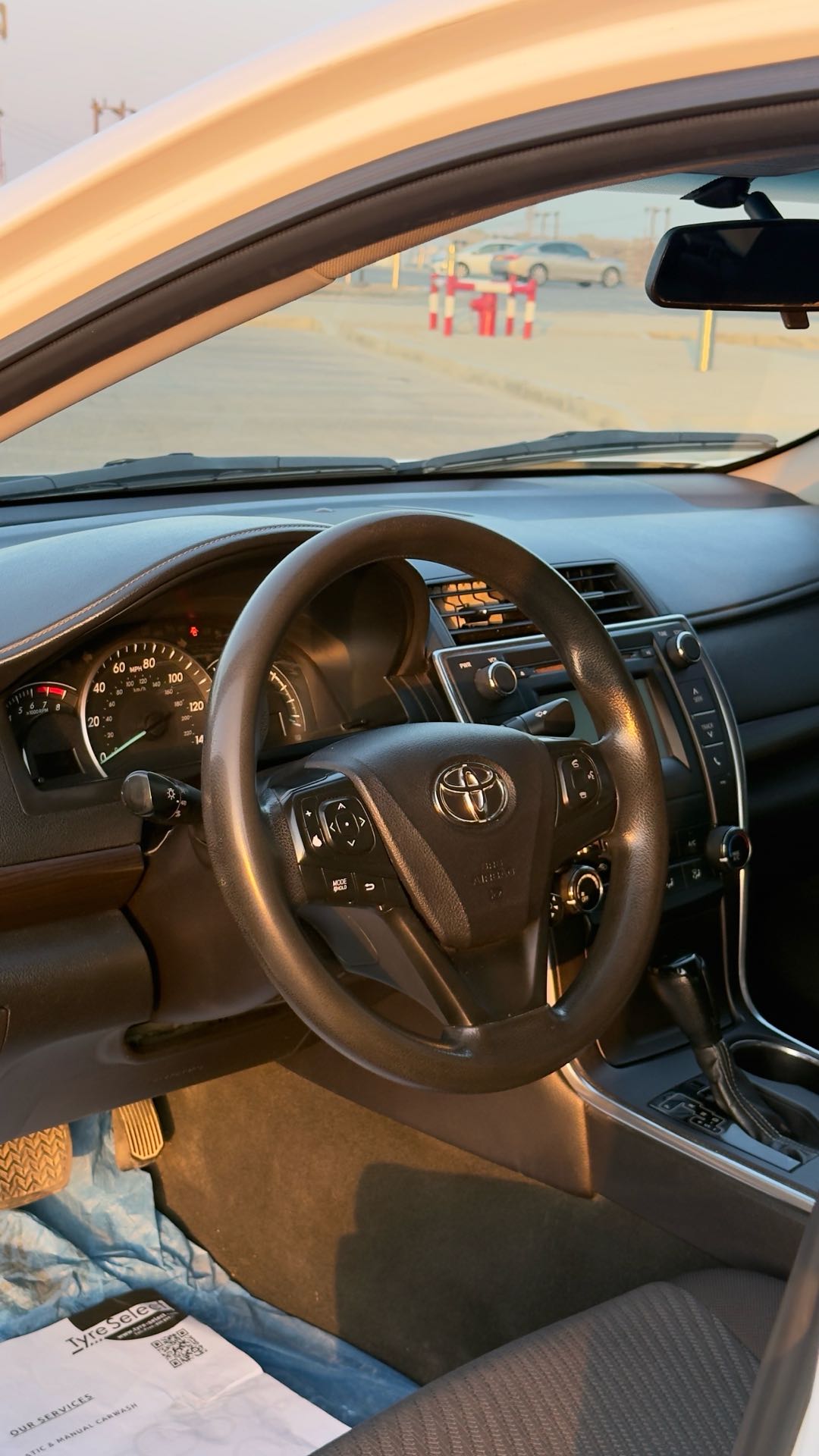 Car Image 2015 TOYOTA CAMRY LE