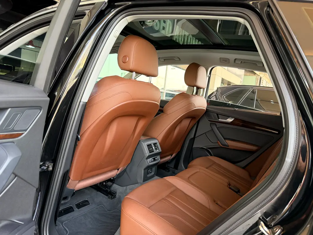 Car Image 2020 AUDI Q5 