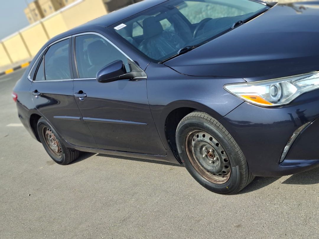 Car Image 2017 TOYOTA CAMRY LE