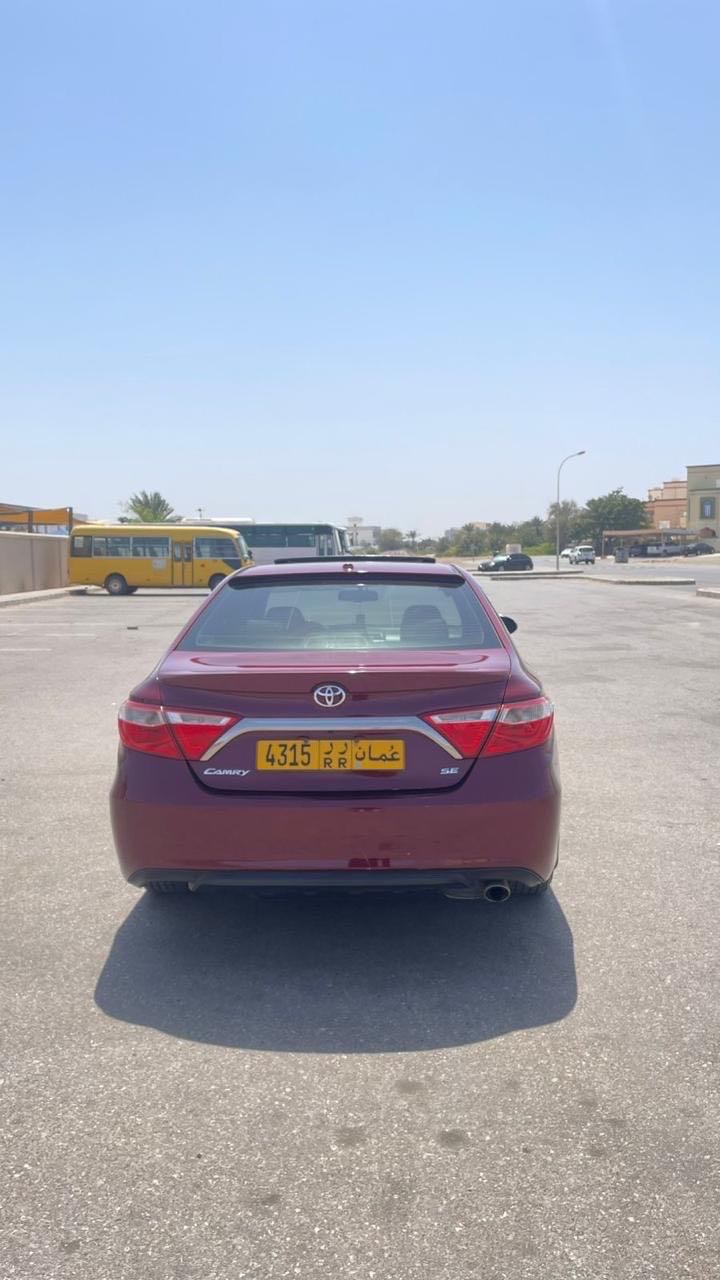 Car Image 2015 TOYOTA CAMRY SE