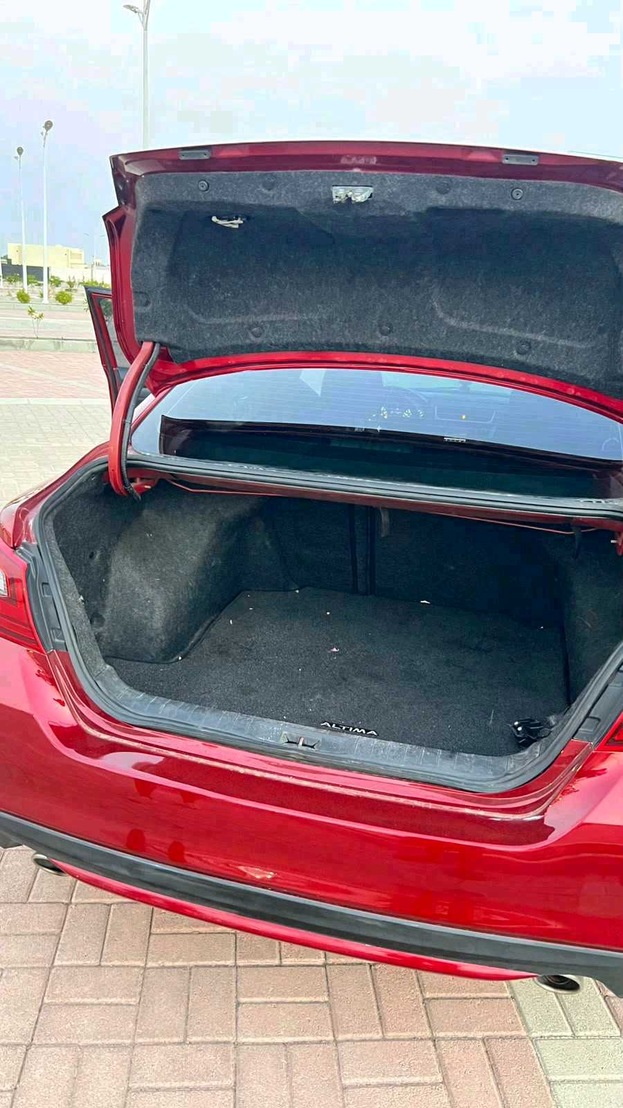 Car Image 2018 NISSAN ALTIMA SR