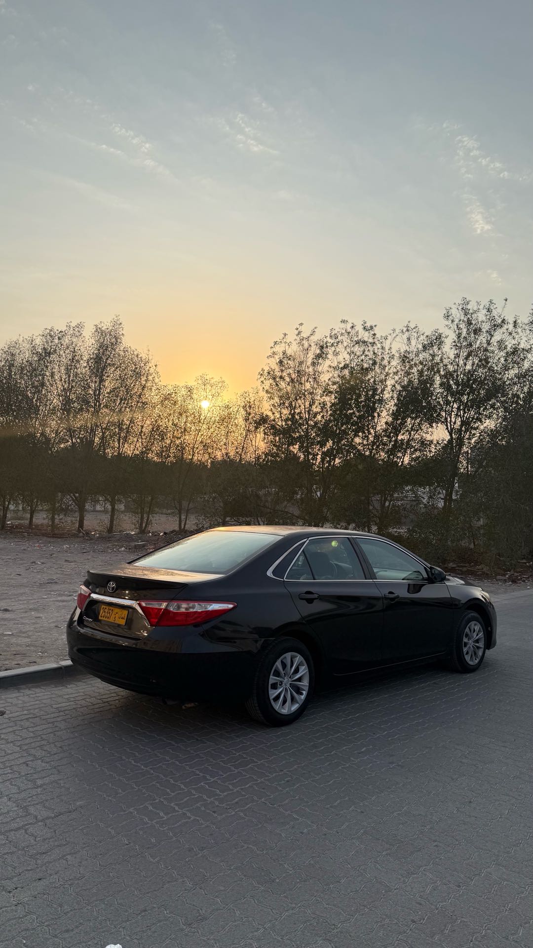Car Image 2016 TOYOTA CAMRY LE