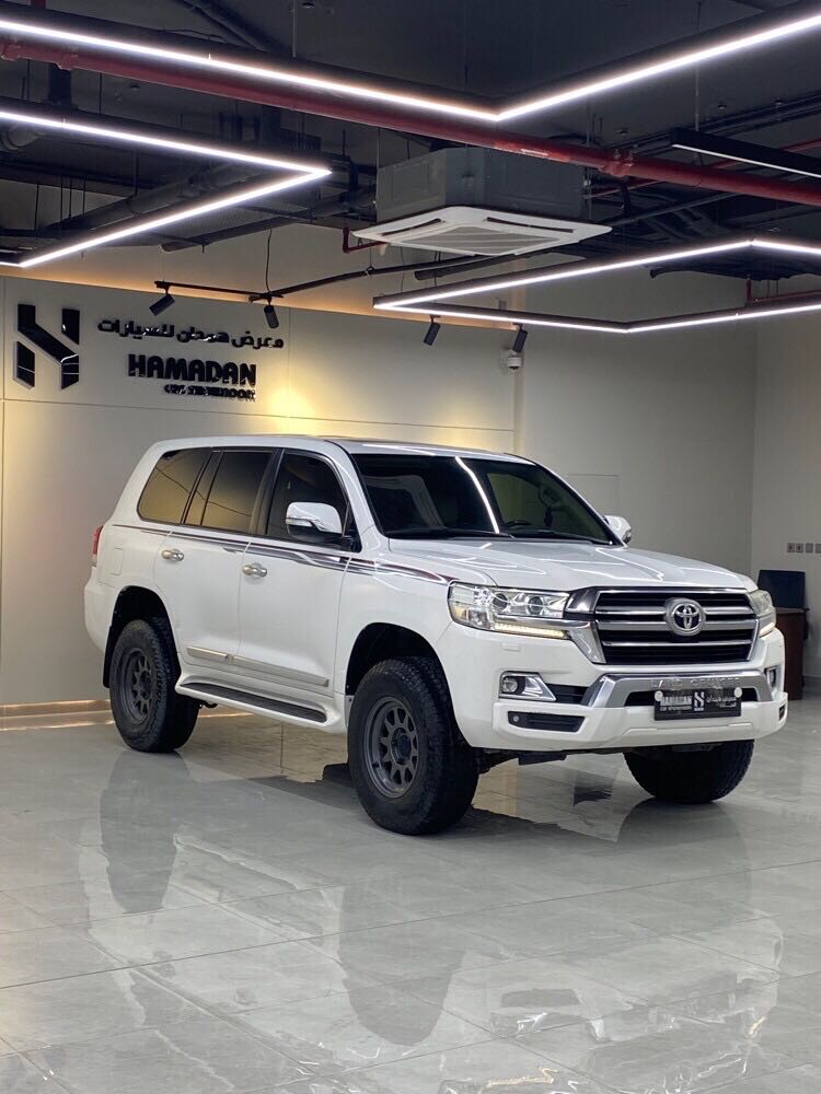 Car Image 2016 TOYOTA LAND CRUISER GX.R