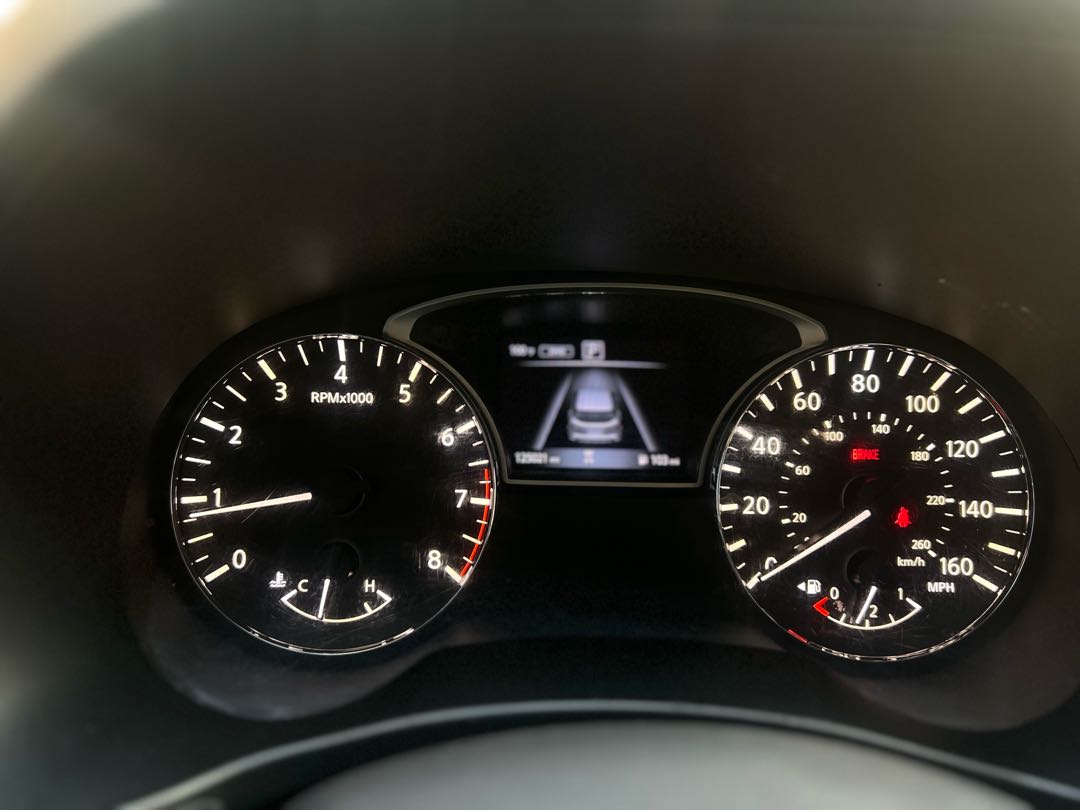 Car Image 2018 NISSAN PATHFINDER SV