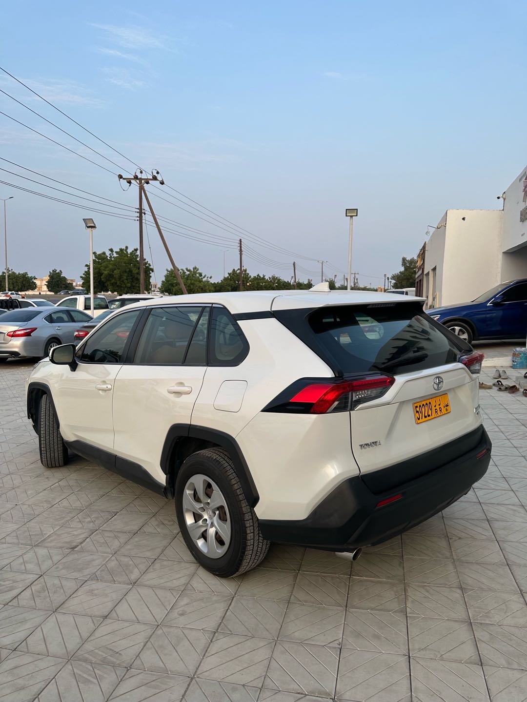 Car Image 2019 TOYOTA RAV4 