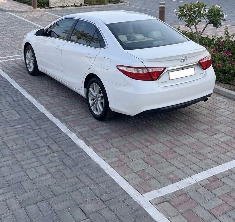 Car Image 2017 TOYOTA CAMRY SE