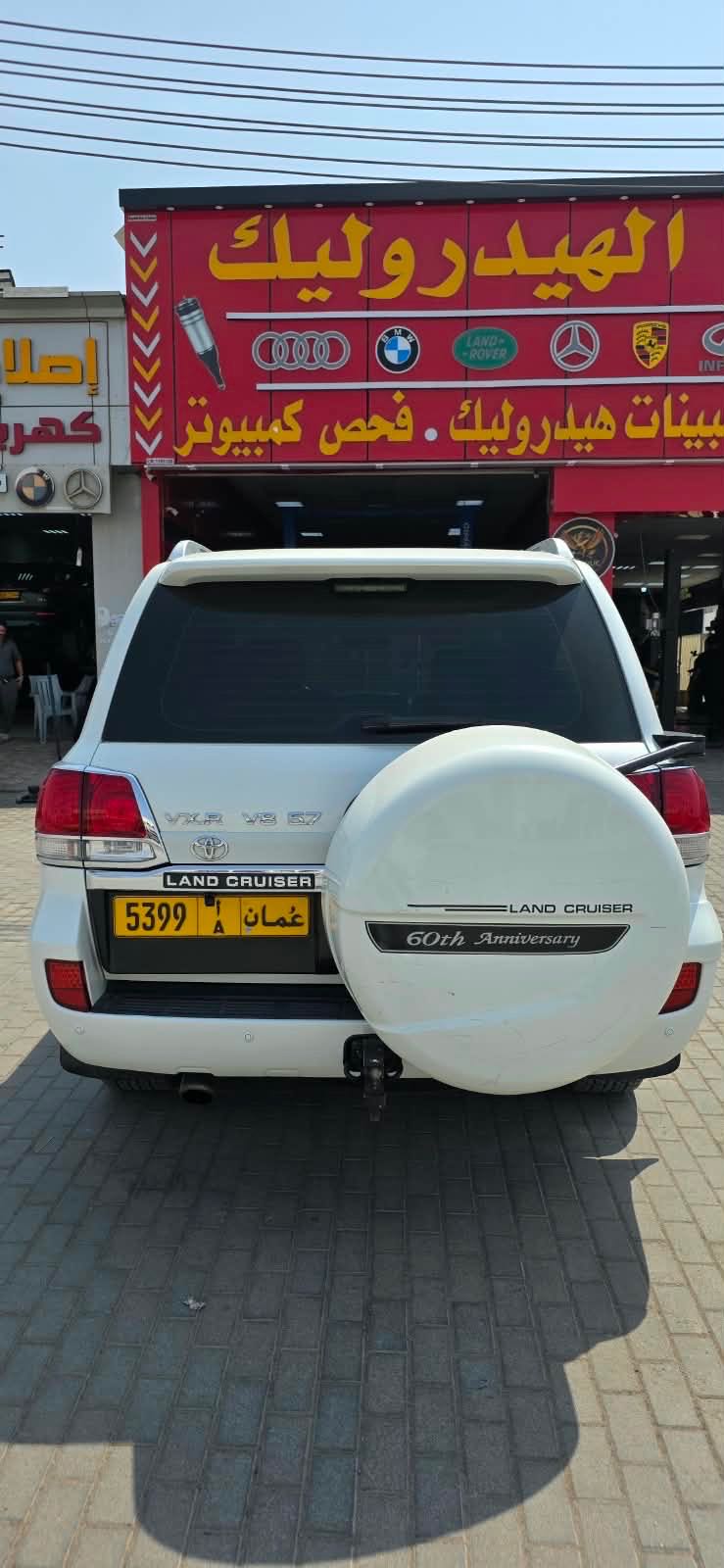 Car Image 2011 TOYOTA LAND CRUISER VX.R