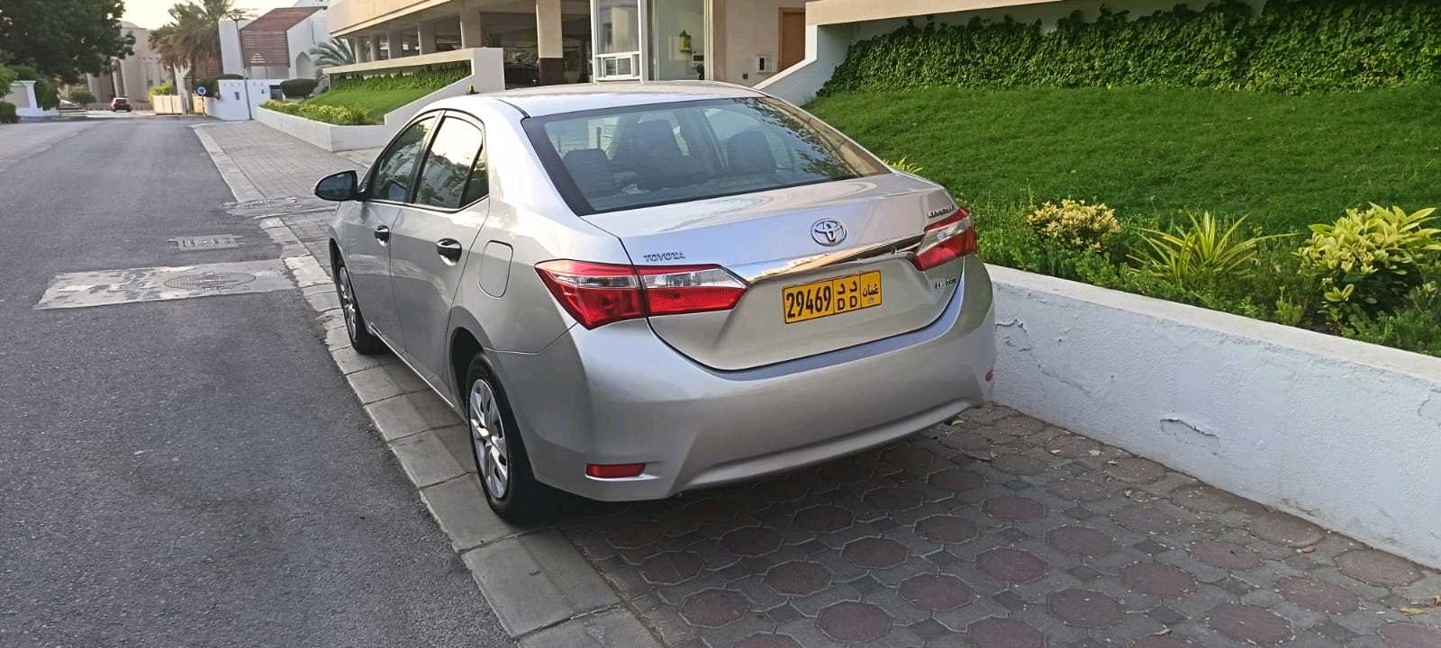 Car Image 2015 TOYOTA COROLLA LE