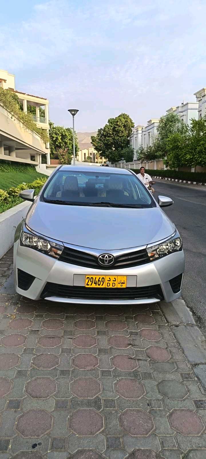 Car Image 2015 TOYOTA COROLLA LE