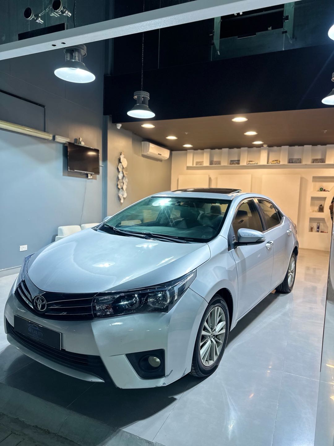 Car Image 2015 TOYOTA COROLLA SE