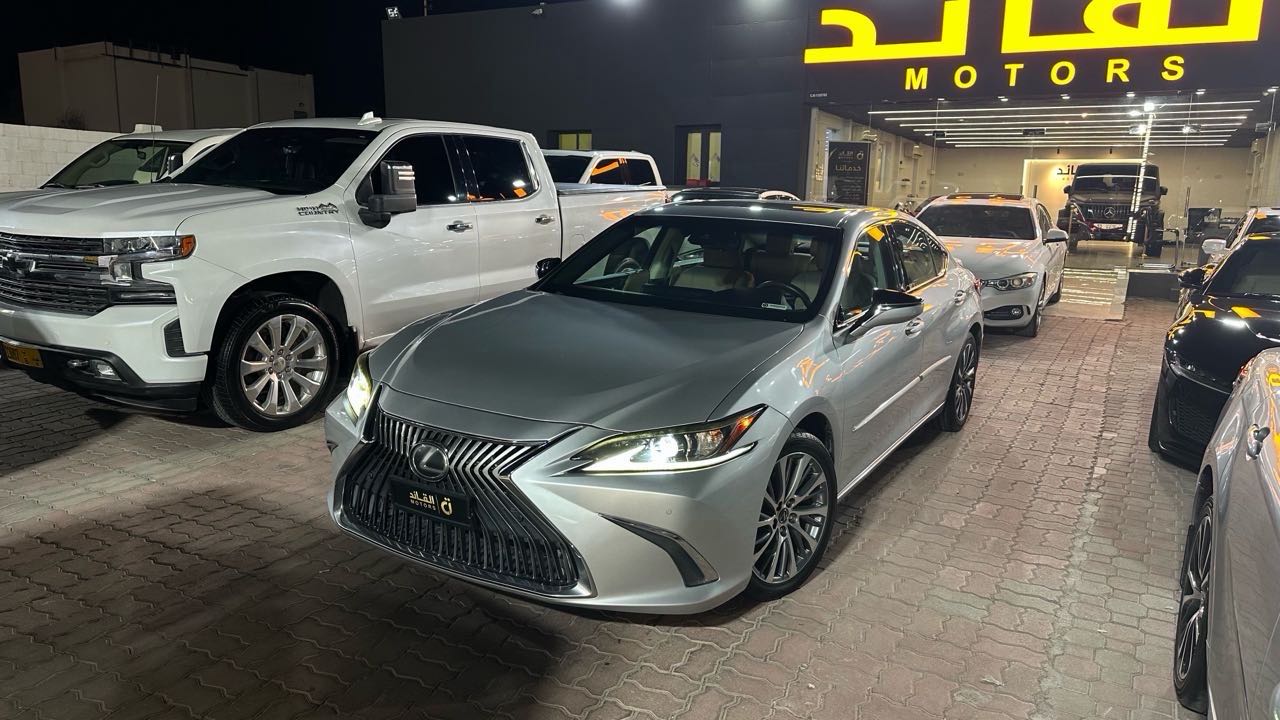 Car Image 2019 LEXUS ES 350