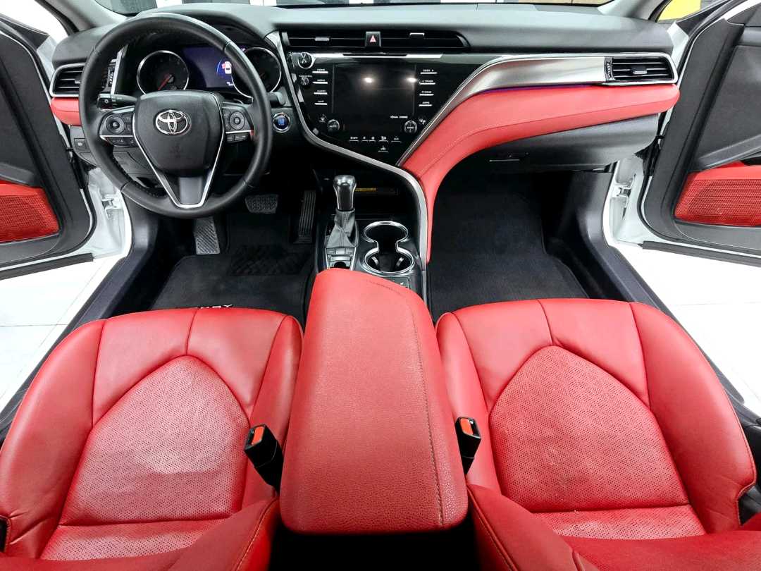 Car Image 2020 TOYOTA CAMRY XSE