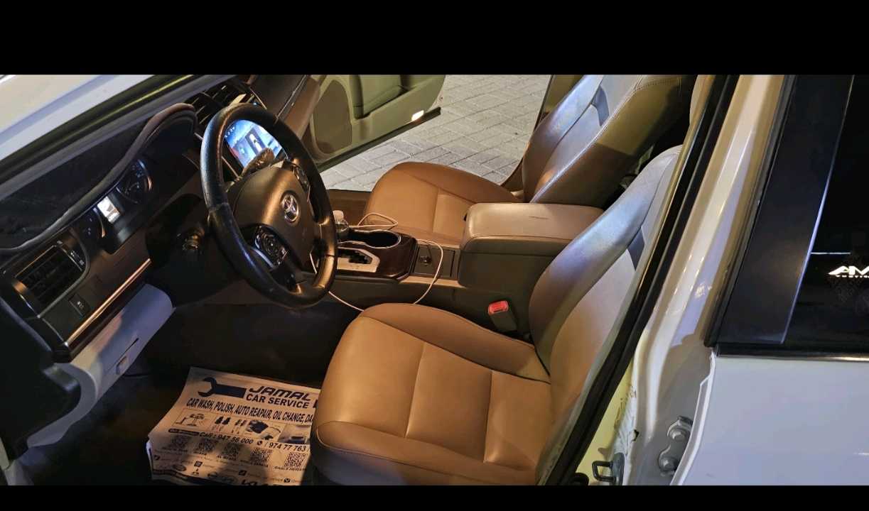 Car Image 2012 TOYOTA CAMRY XLE