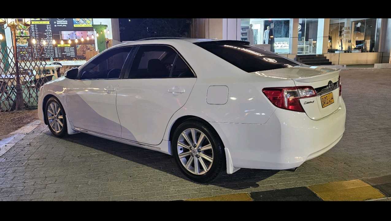 Car Image 2012 TOYOTA CAMRY XLE