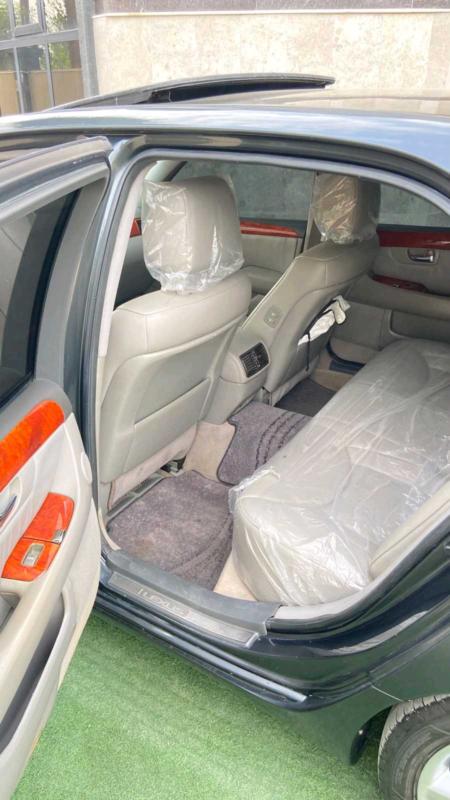 Car Image 2004 LEXUS LS 430