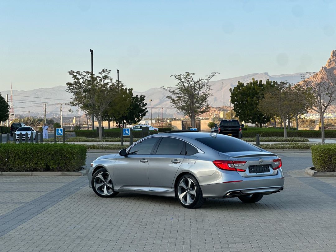 Car Image 2018 HONDA ACCORD TOURING