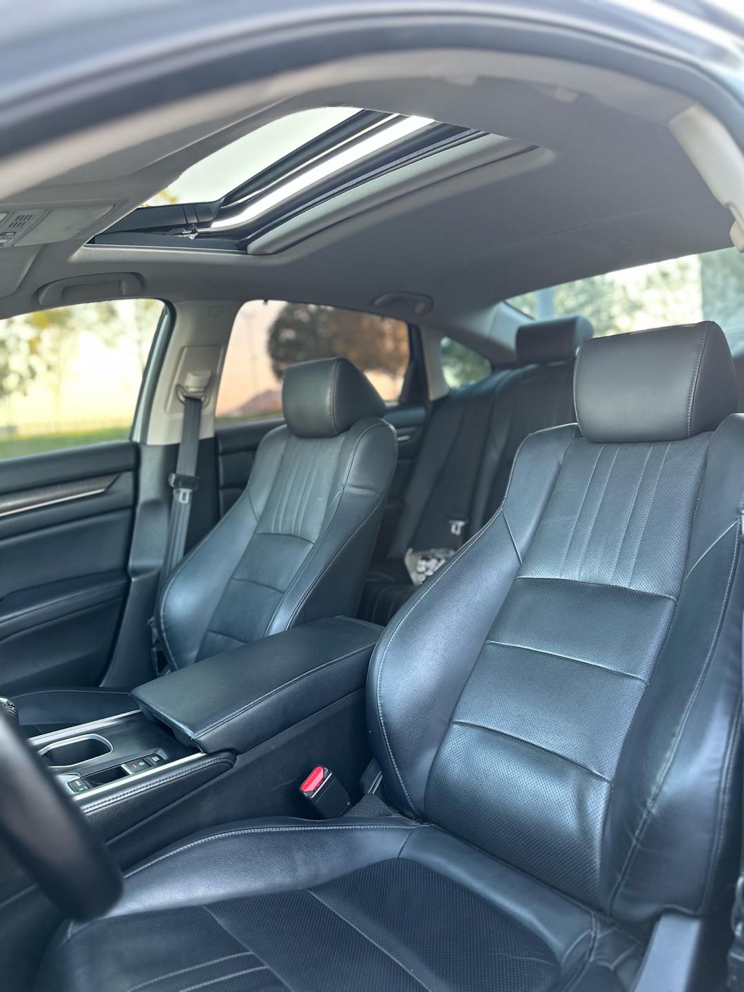 Car Image 2018 HONDA ACCORD TOURING