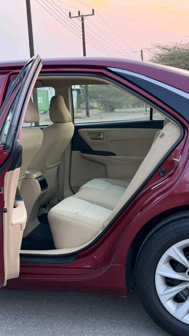 Car Image 2017 TOYOTA CAMRY LE