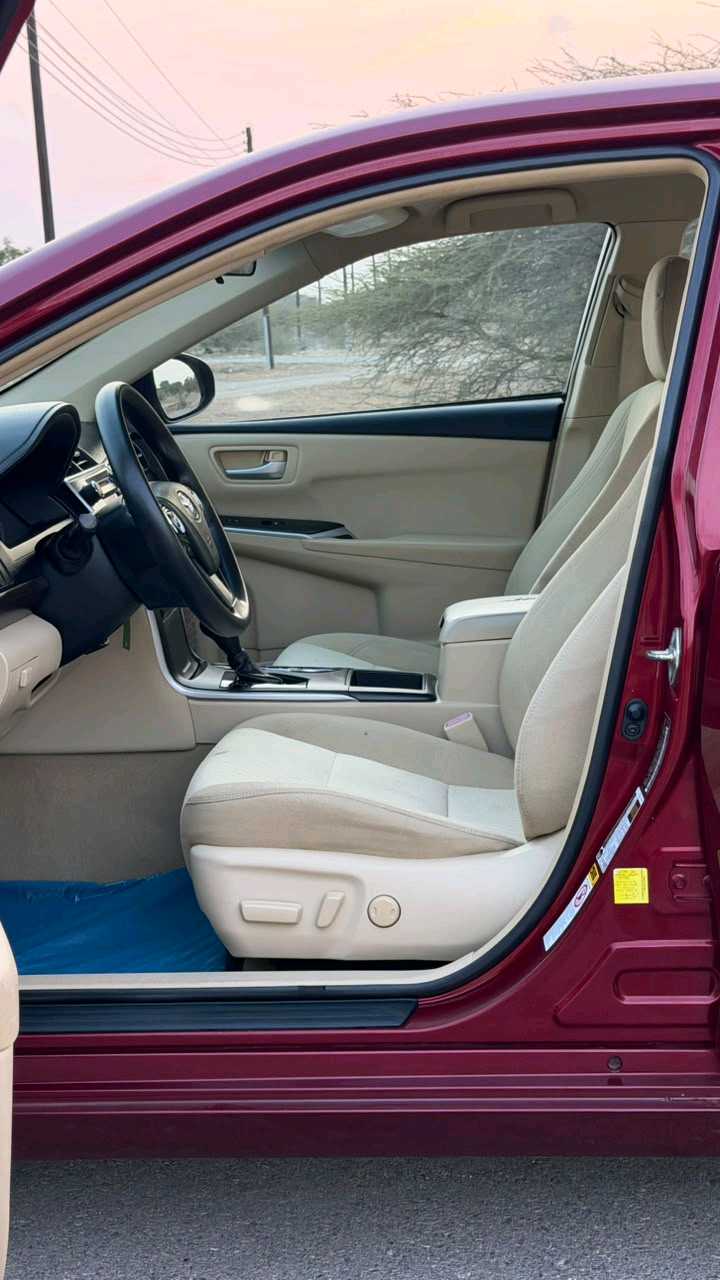 Car Image 2017 TOYOTA CAMRY LE
