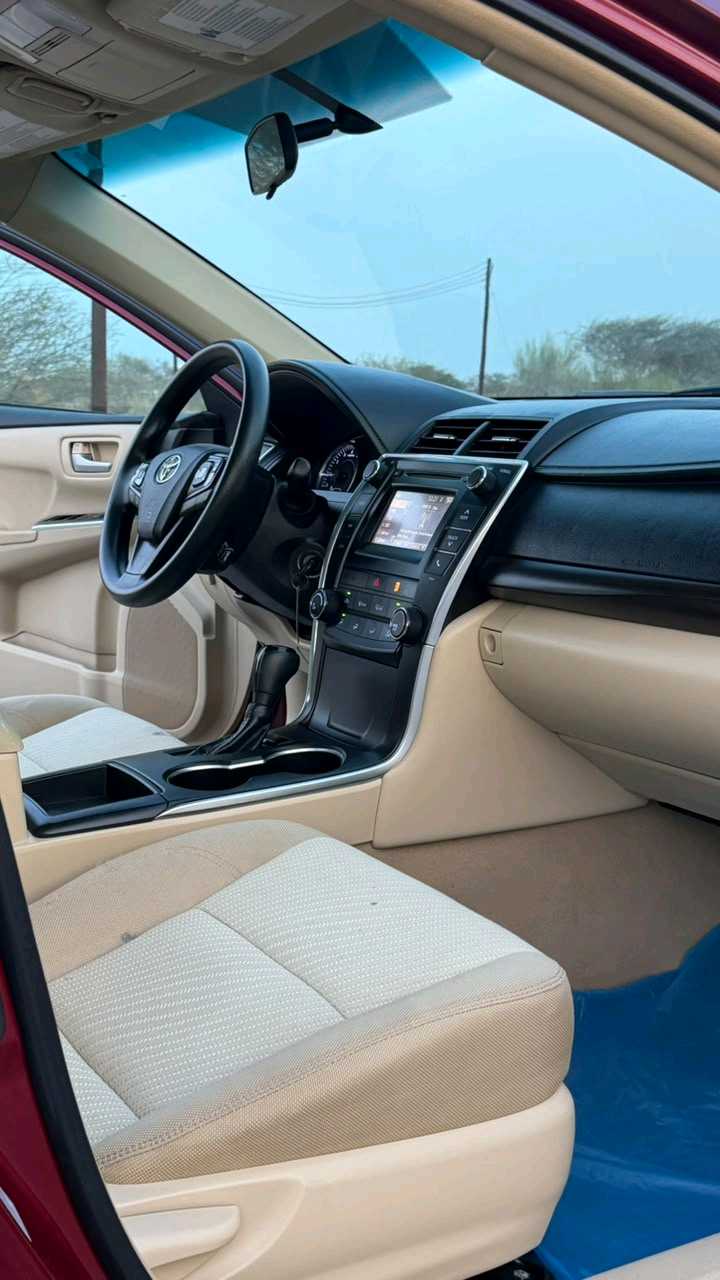 Car Image 2017 TOYOTA CAMRY LE