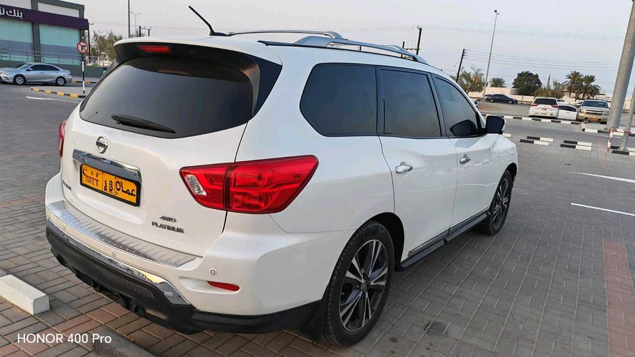 Car Image 2017 NISSAN PATHFINDER SV