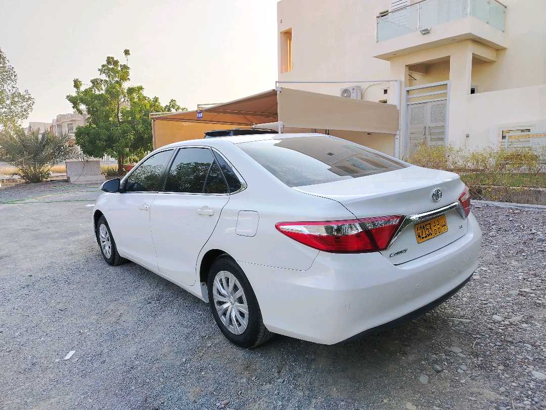 Car Image 2017 TOYOTA CAMRY SE