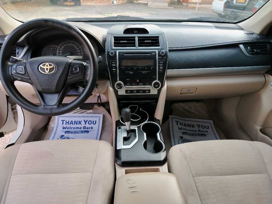 Car Image 2017 TOYOTA CAMRY SE
