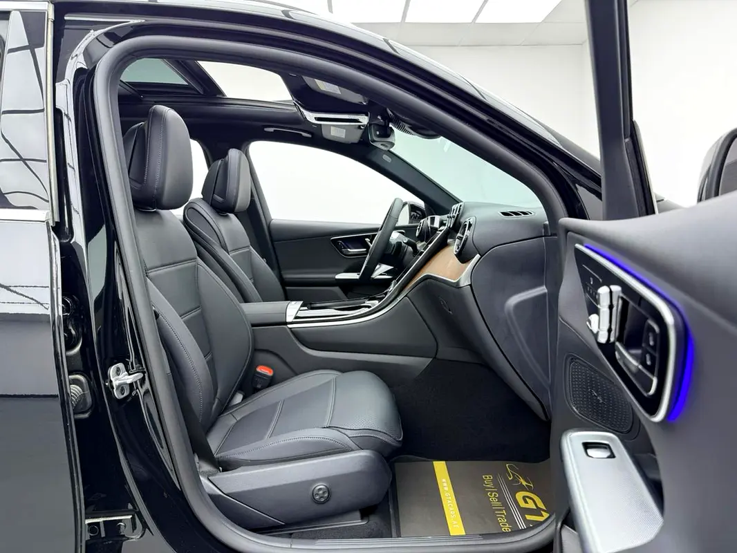 Car Image 2025 MERCEDES GLC CLASS 