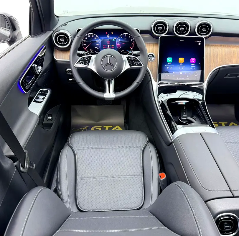 Car Image 2025 MERCEDES GLC CLASS 