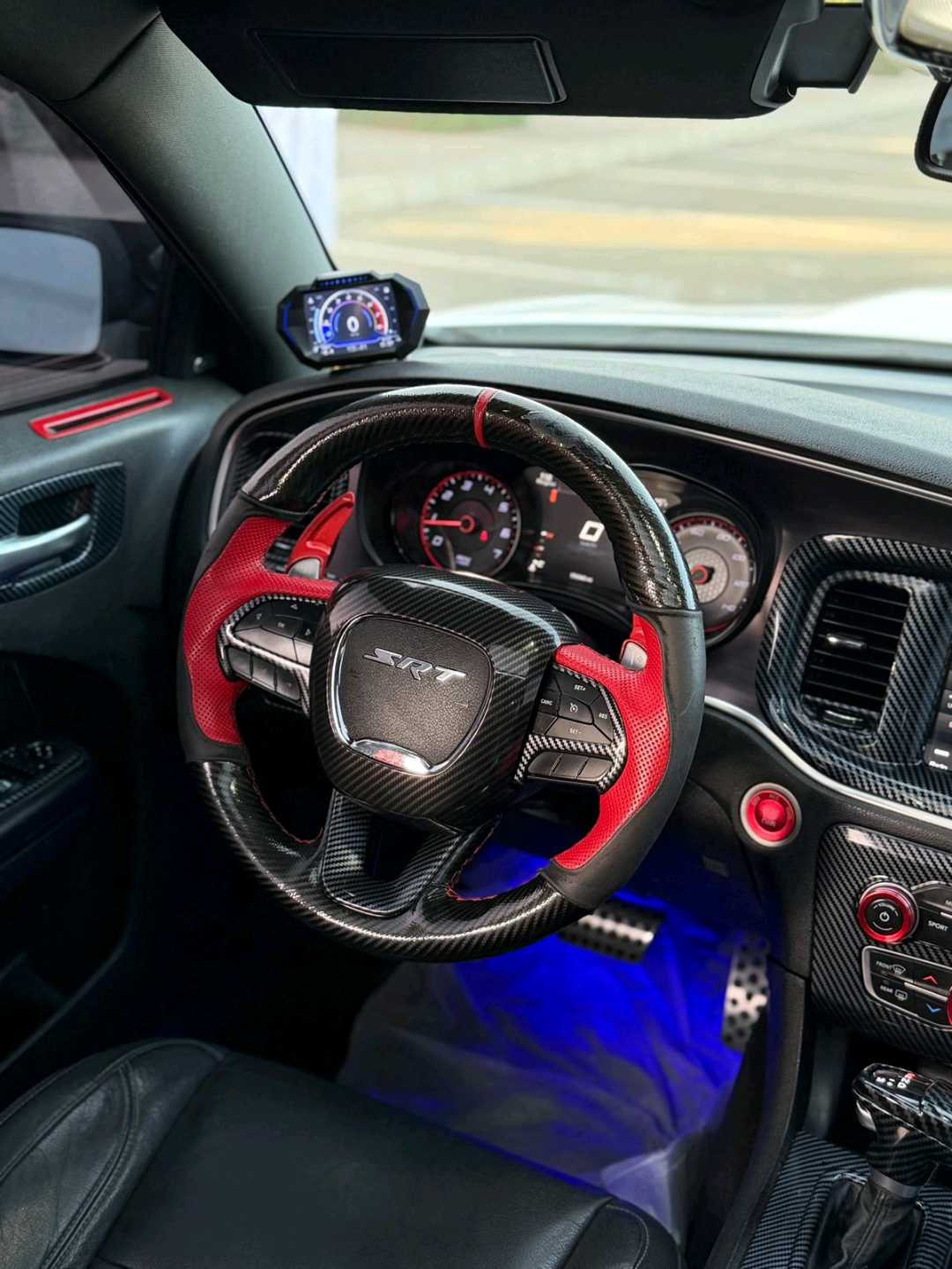 Car Image 2018 DODGE CHARGER SXT