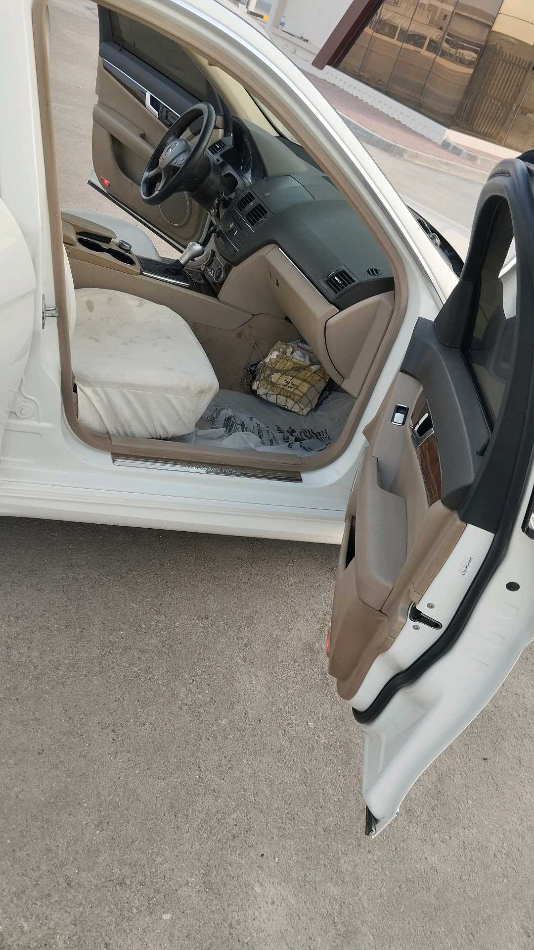 Car Image 2011 MERCEDES C Class 300