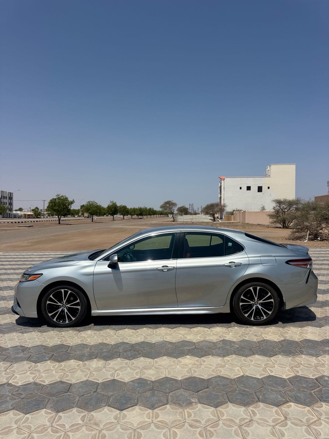 Car Image 2018 TOYOTA CAMRY SE
