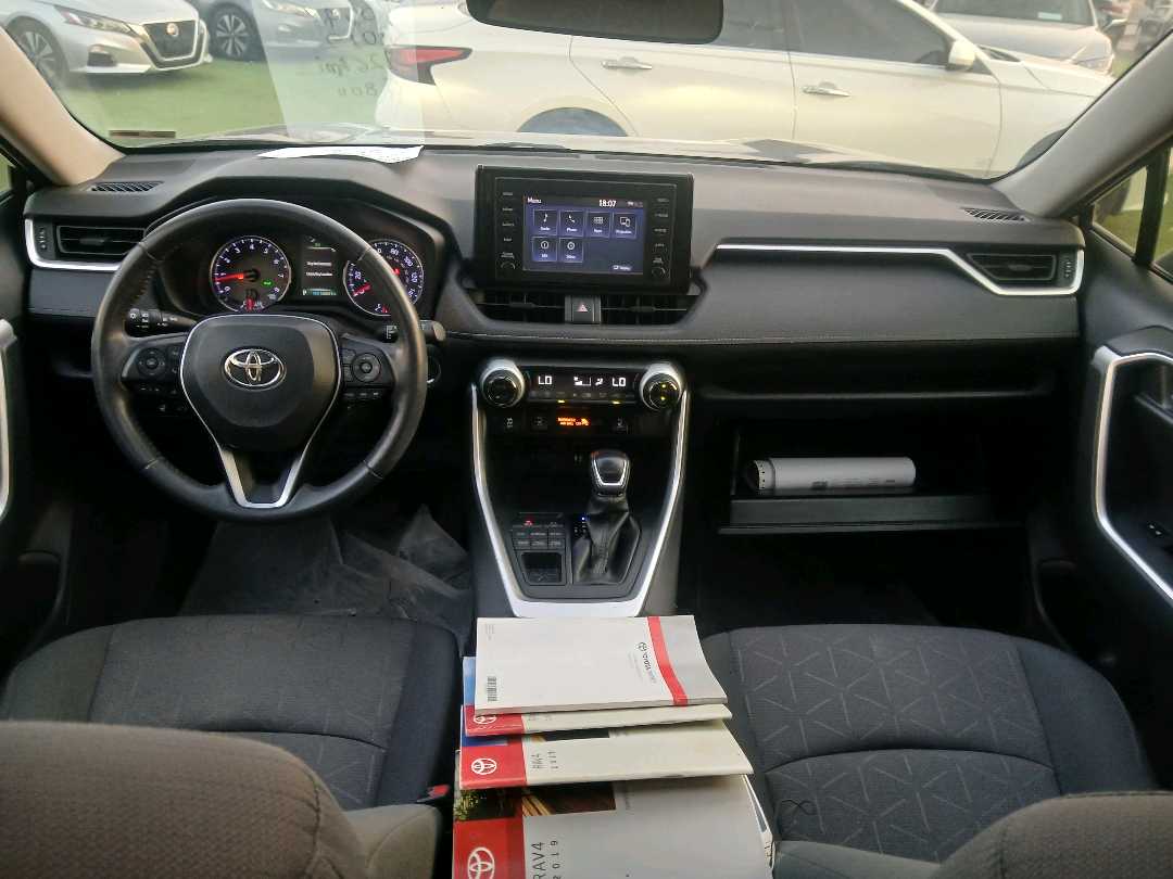 Car Image 2019 TOYOTA RAV4 XLE