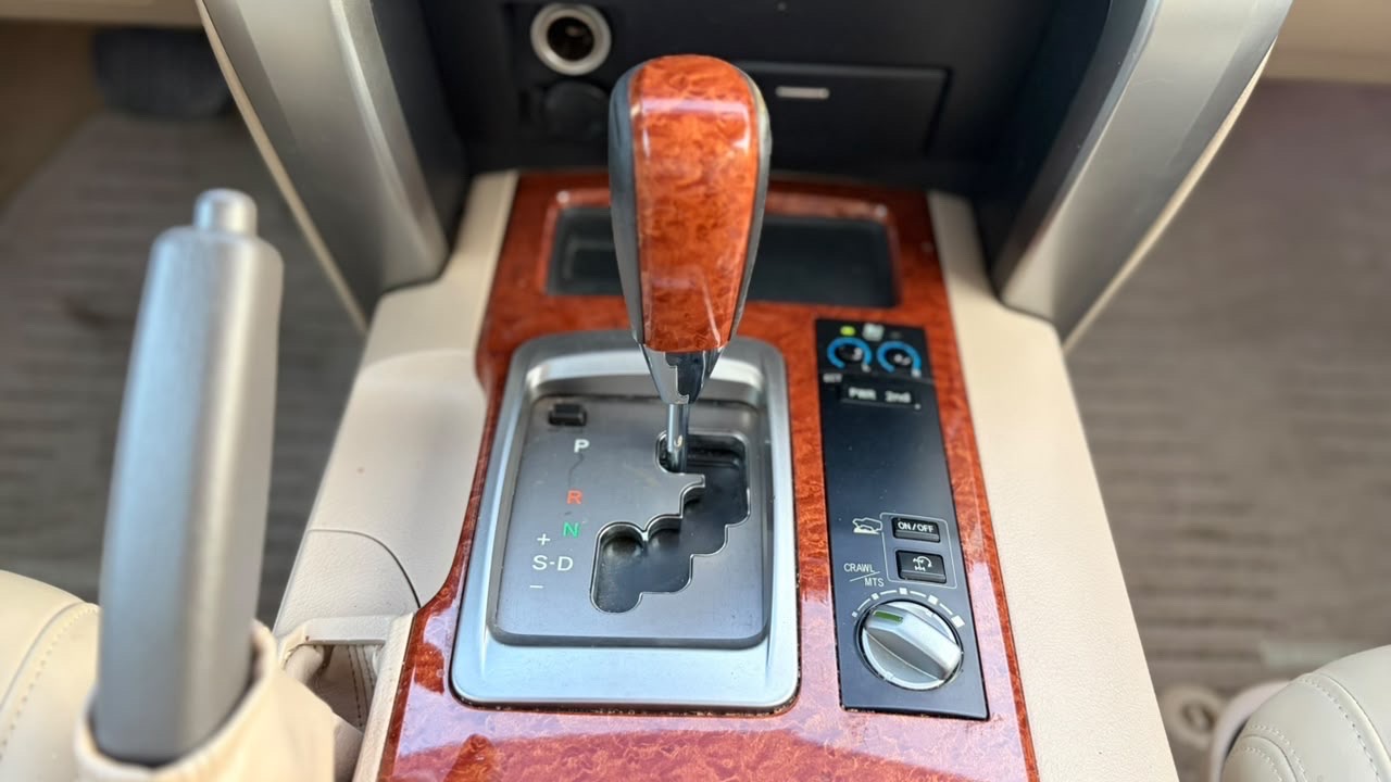 Car Image 2013 TOYOTA LAND CRUISER VX.R