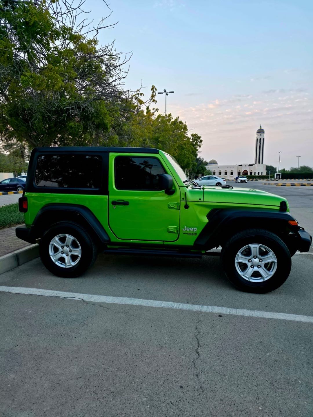 Car Image 2018 JEEP WRANGLER Sport