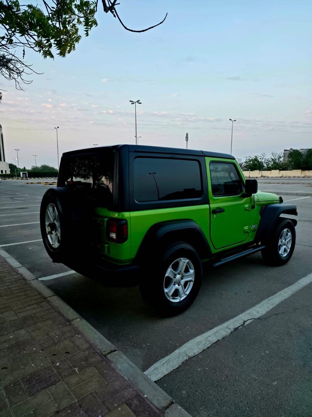 Car Image 2018 JEEP WRANGLER Sport