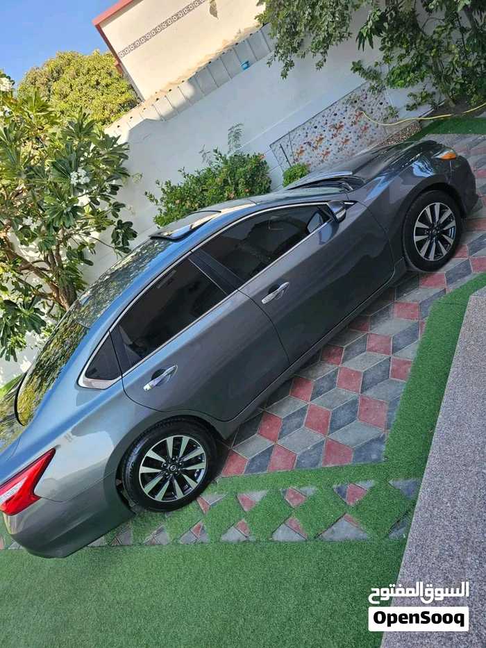 Car Image 2017 NISSAN ALTIMA SL