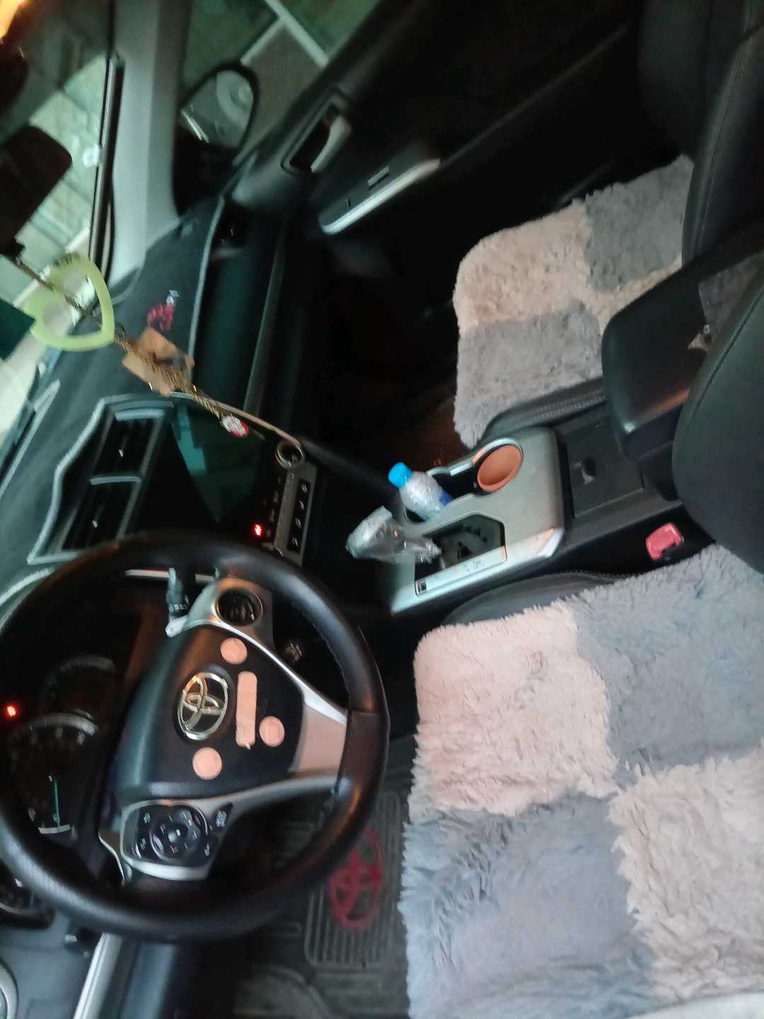Car Image 2014 TOYOTA CAMRY LE