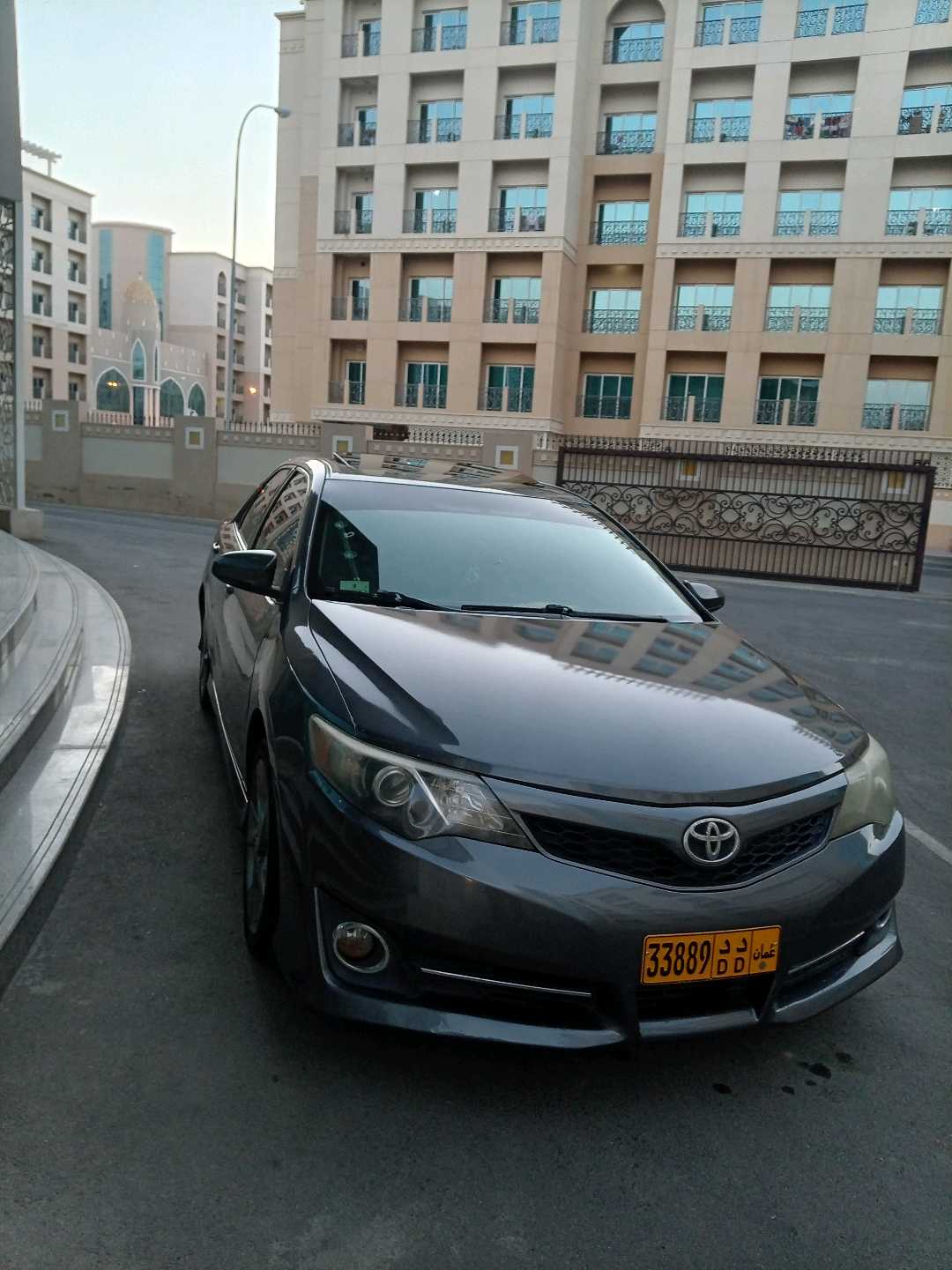 Car Image 2014 TOYOTA CAMRY LE