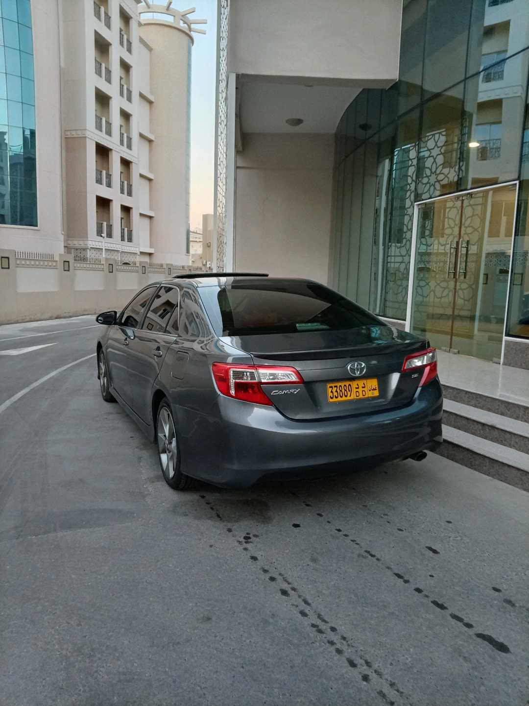 Car Image 2014 TOYOTA CAMRY LE
