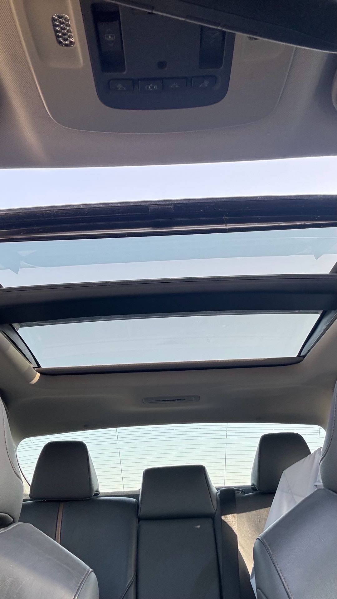 Car Image 2018 TOYOTA CAMRY XLE