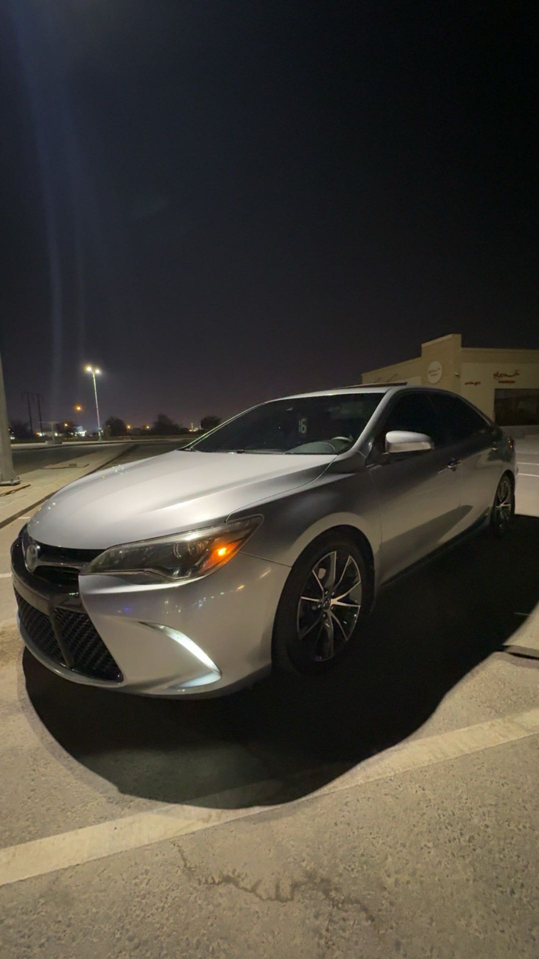 Car Image 2015 TOYOTA CAMRY XSE