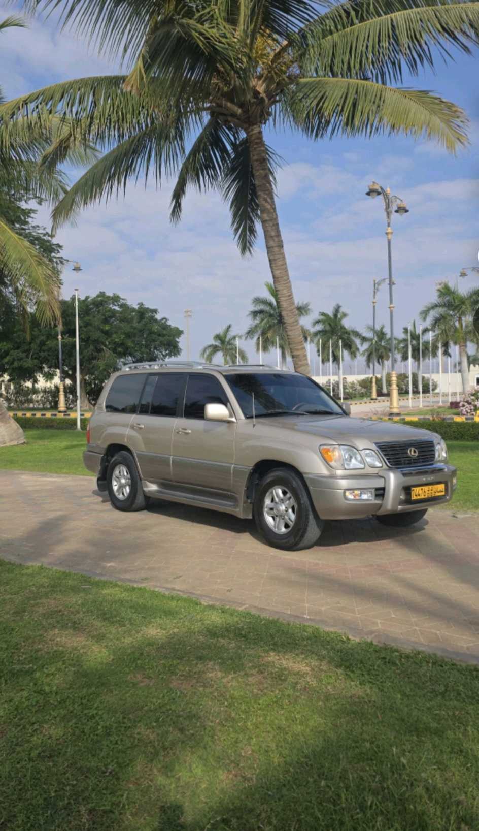 Car Image 1998 LEXUS LX 470