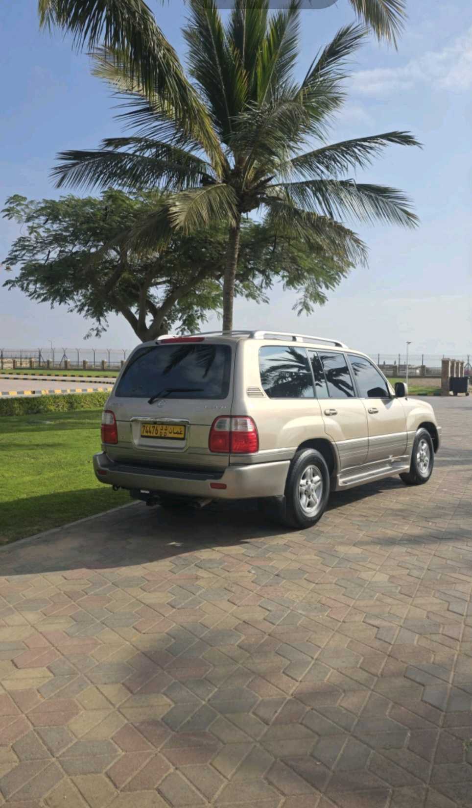 Car Image 1998 LEXUS LX 470