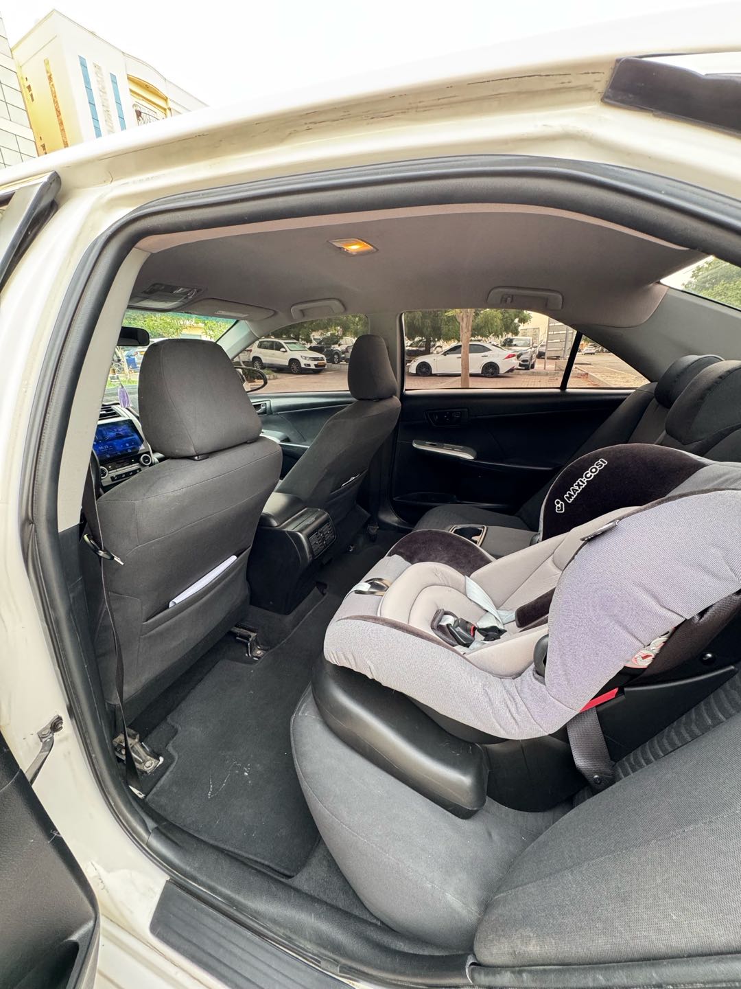 Car Image 2017 TOYOTA CAMRY LE