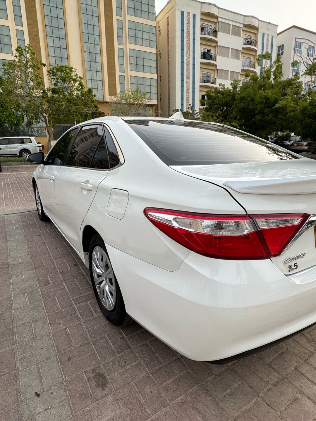 Car Image 2017 TOYOTA CAMRY LE