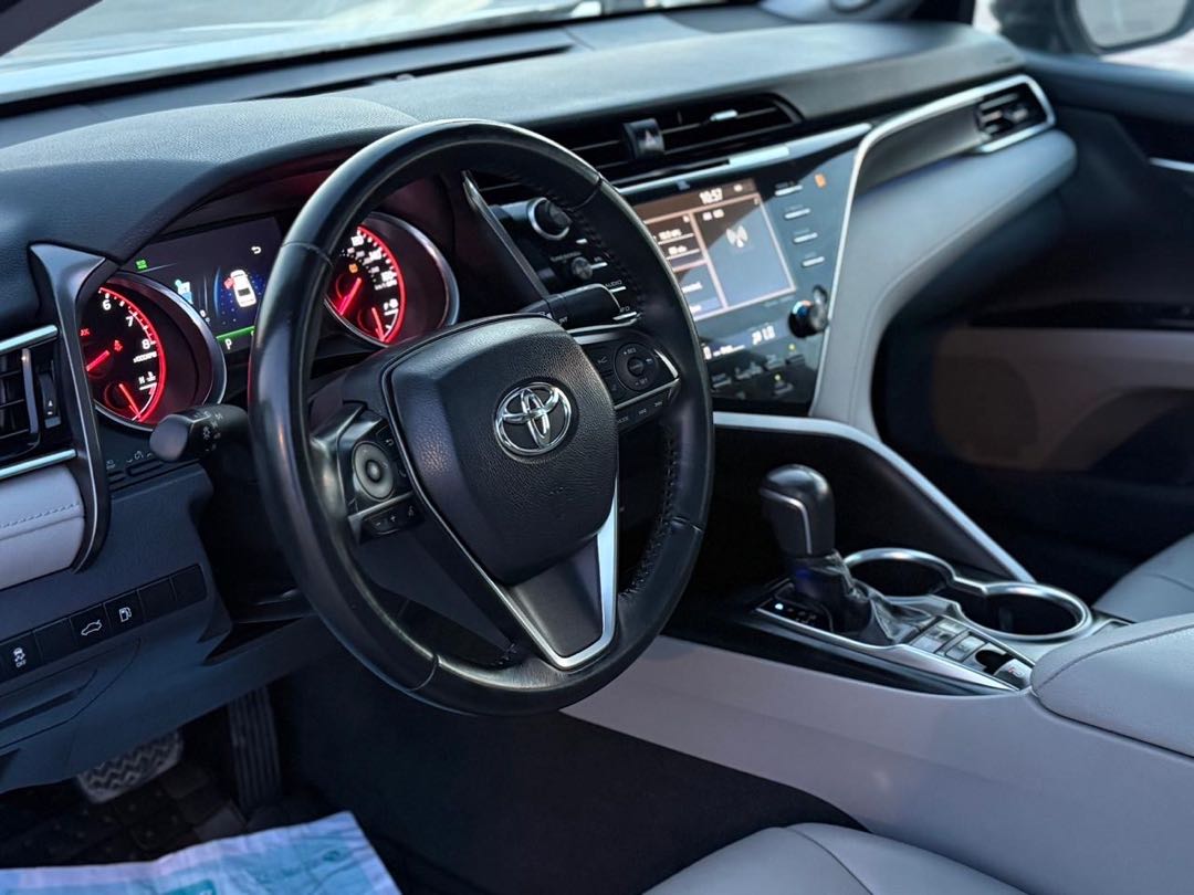 Car Image 2018 TOYOTA CAMRY XSE