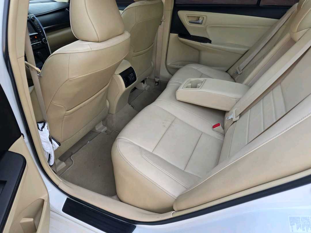 Car Image 2016 TOYOTA CAMRY XLE
