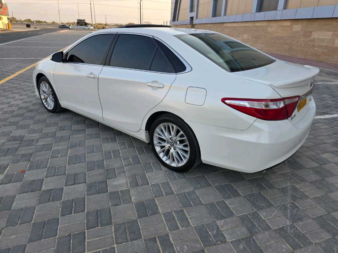 Car Image 2016 TOYOTA CAMRY XLE