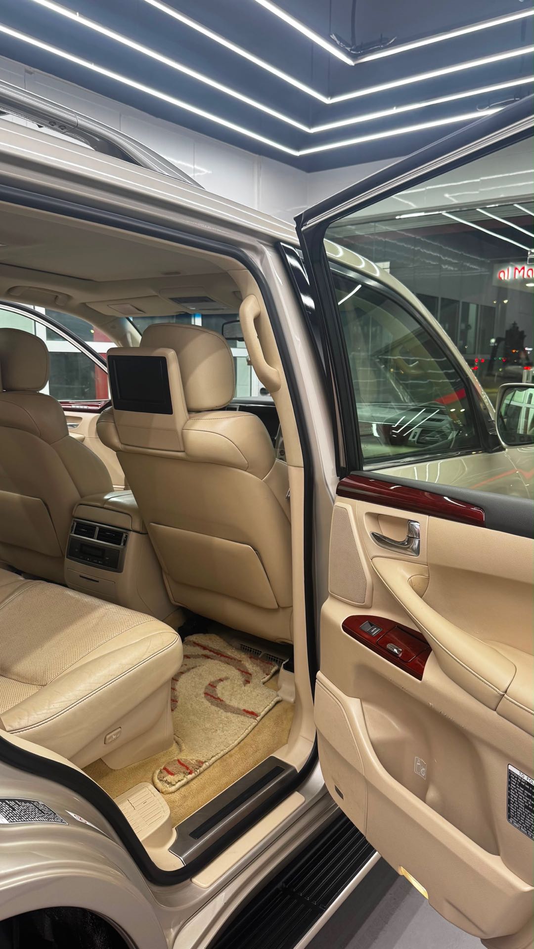 Car Image 2015 LEXUS LX 570